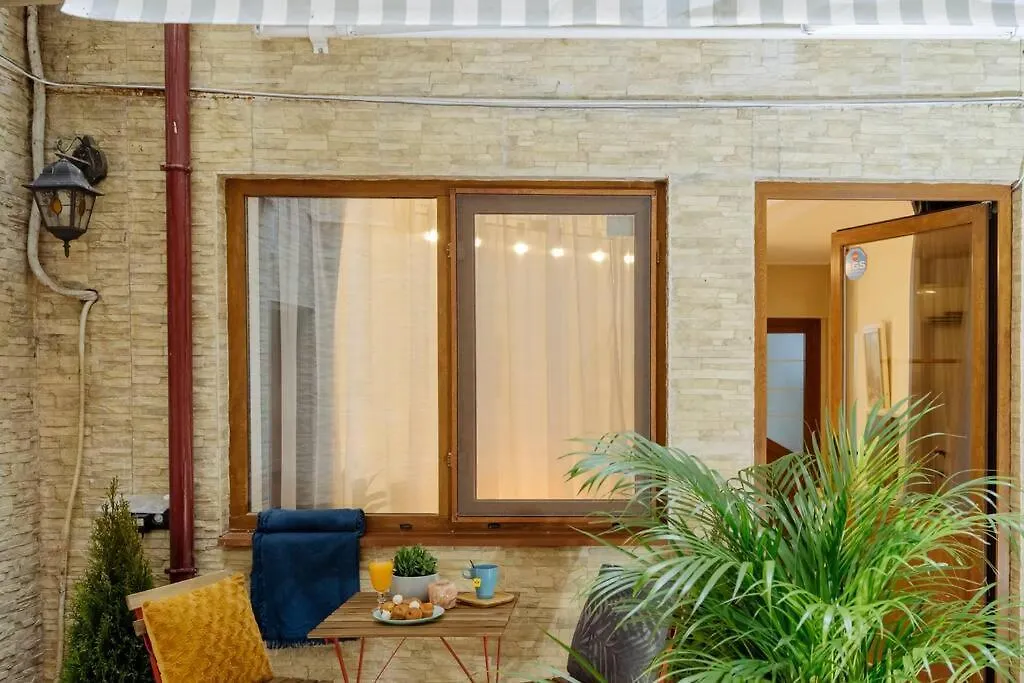 Studio With Private Terrace Next To Cismigiu Bucharest Apartment