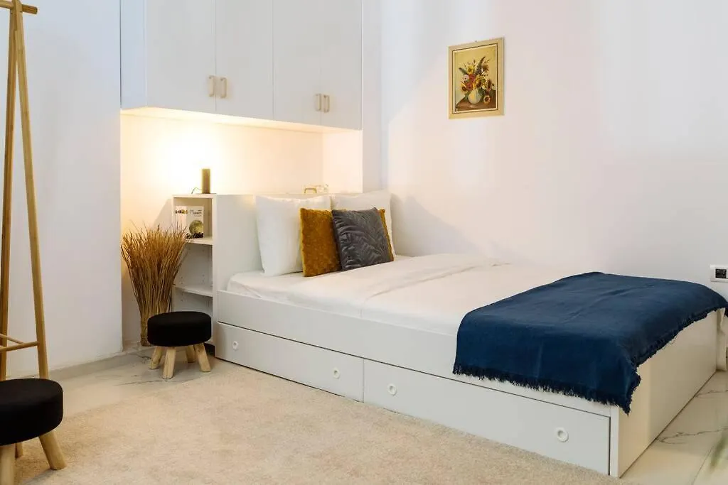 Studio With Private Terrace Next To Cismigiu Bucharest