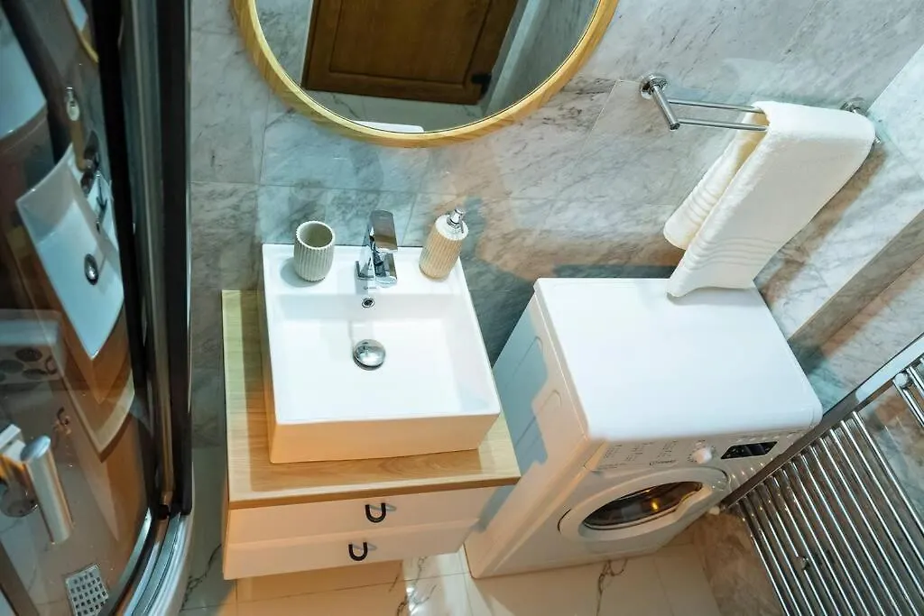 Studio With Private Terrace Next To Cismigiu Bucharest Apartment