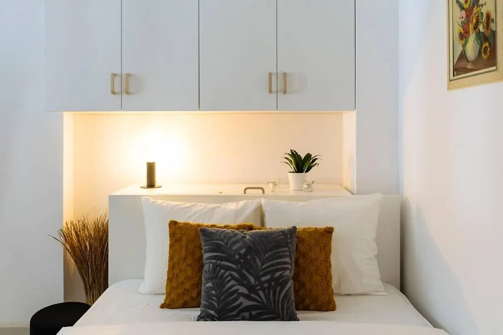 Apartment Studio With Private Terrace Next To Cismigiu Bucharest