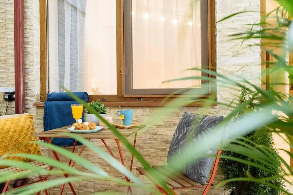 Apartment Studio With Private Terrace Next To Cismigiu Bucharest